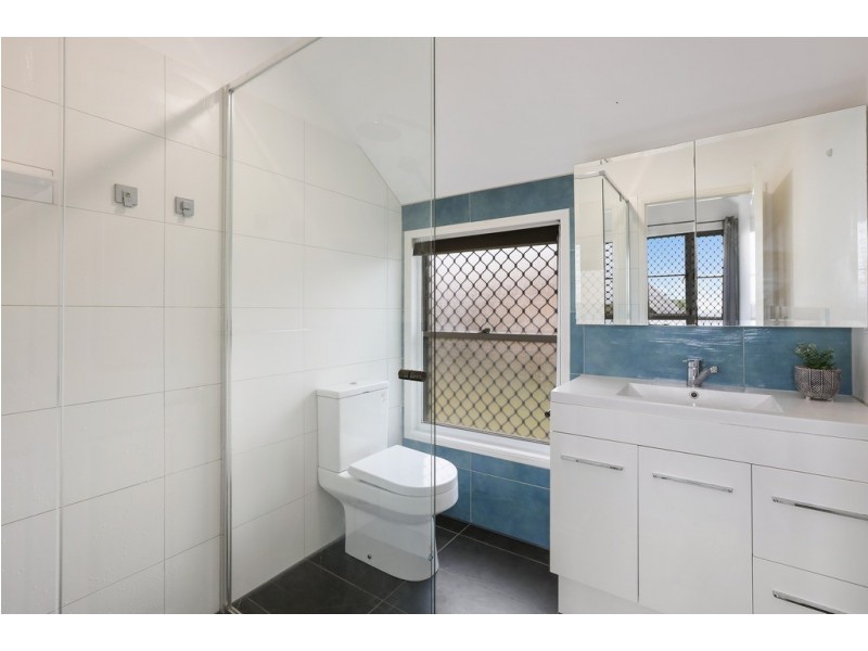 4 Malao Rise, Pacific Pines QLD 4211
