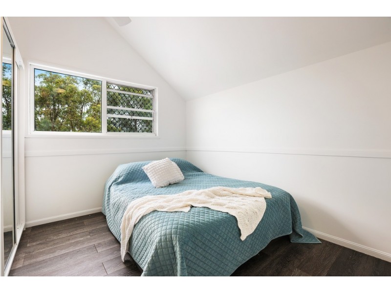 4 Malao Rise, Pacific Pines QLD 4211