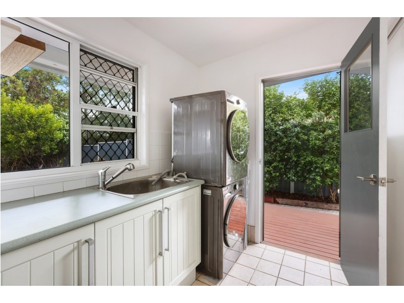 4 Malao Rise, Pacific Pines QLD 4211