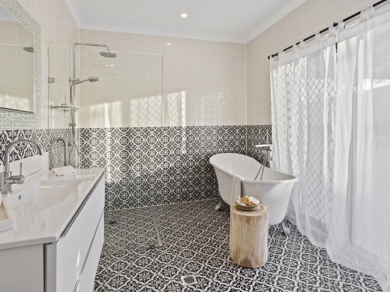 1 Warra Court, Mudgeeraba QLD 4213