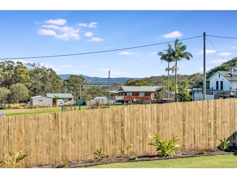 8 Dahlia Street, Russell Island QLD 4184