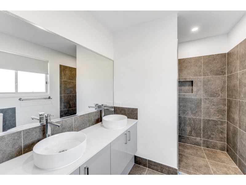 8 Dahlia Street, Russell Island QLD 4184