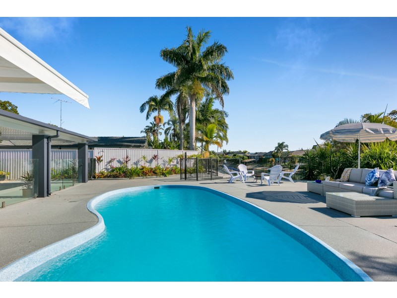 3 Goolagong Court, Broadbeach Waters QLD 4218