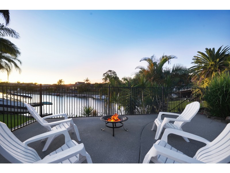 3 Goolagong Court, Broadbeach Waters QLD 4218