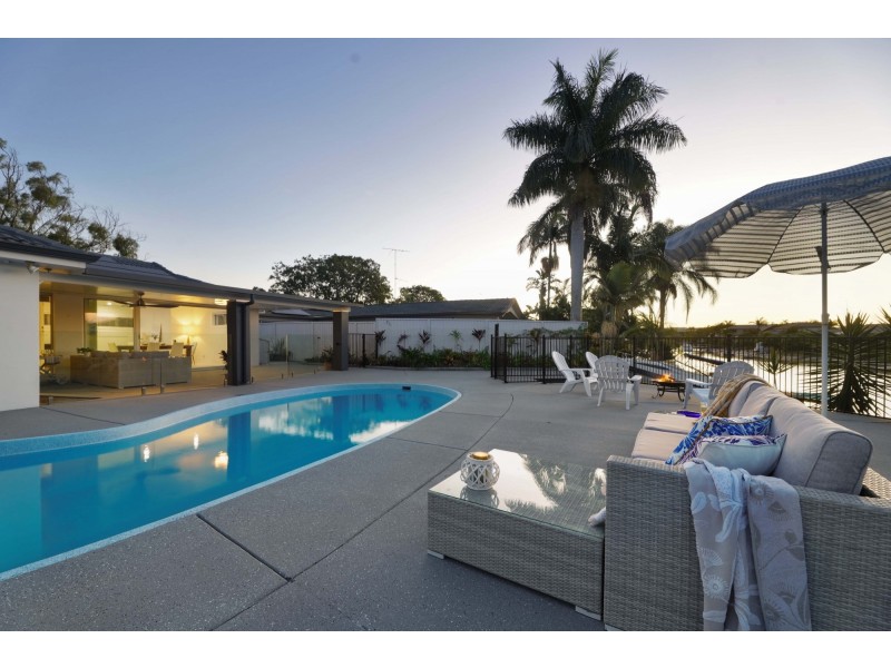 3 Goolagong Court, Broadbeach Waters QLD 4218