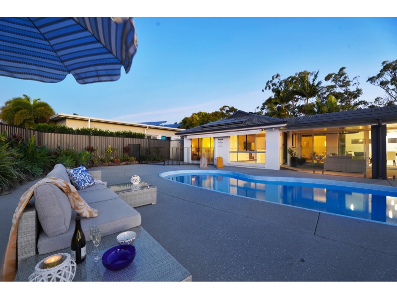 3 Goolagong Court, Broadbeach Waters QLD 4218