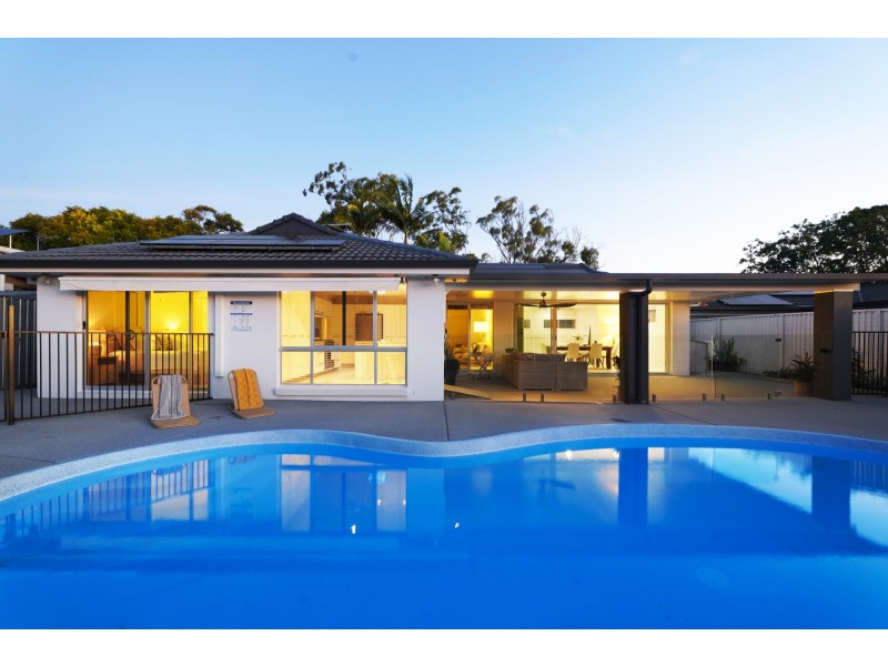 3 Goolagong Court, Broadbeach Waters QLD 4218