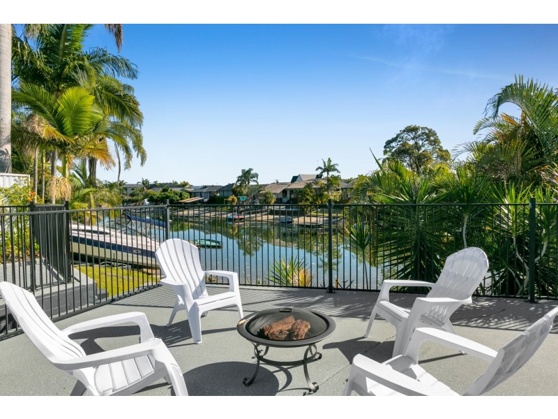 3 Goolagong Court, Broadbeach Waters QLD 4218