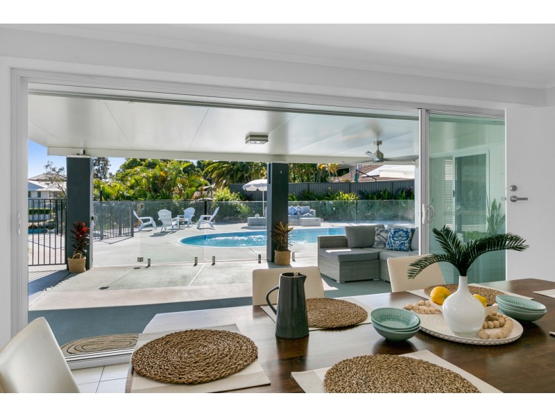 3 Goolagong Court, Broadbeach Waters QLD 4218