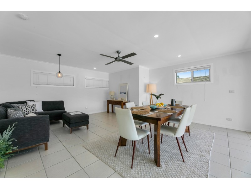 3 Goolagong Court, Broadbeach Waters QLD 4218
