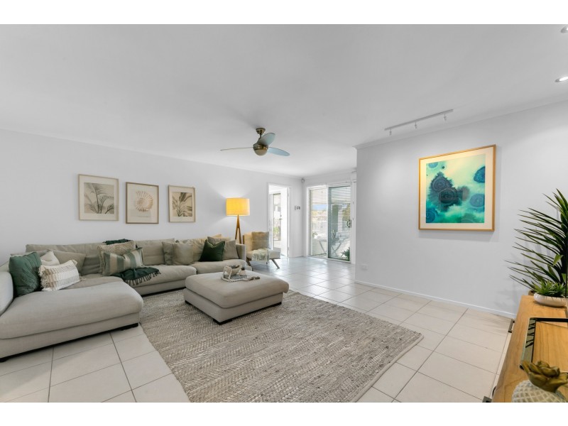 3 Goolagong Court, Broadbeach Waters QLD 4218