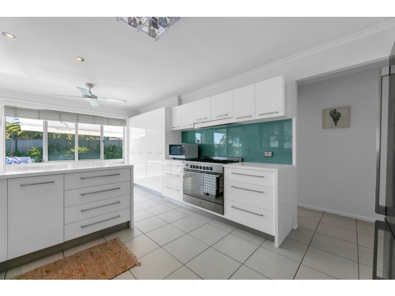 3 Goolagong Court, Broadbeach Waters QLD 4218