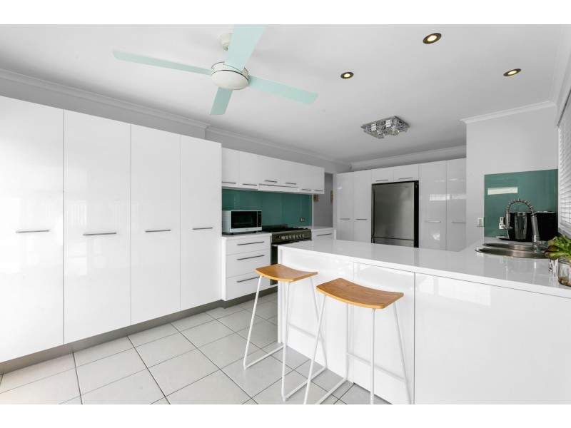 3 Goolagong Court, Broadbeach Waters QLD 4218