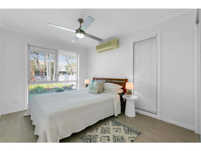 3 Goolagong Court, Broadbeach Waters QLD 4218