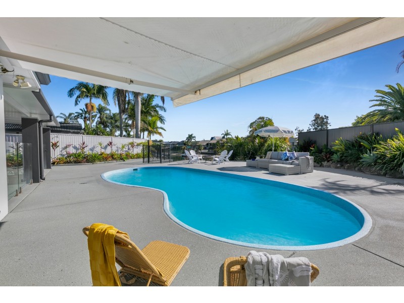 3 Goolagong Court, Broadbeach Waters QLD 4218