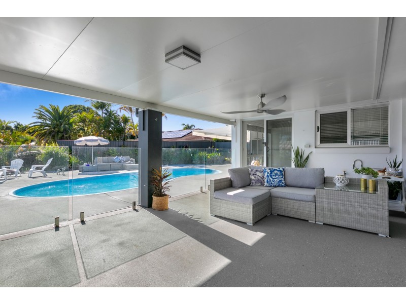 3 Goolagong Court, Broadbeach Waters QLD 4218