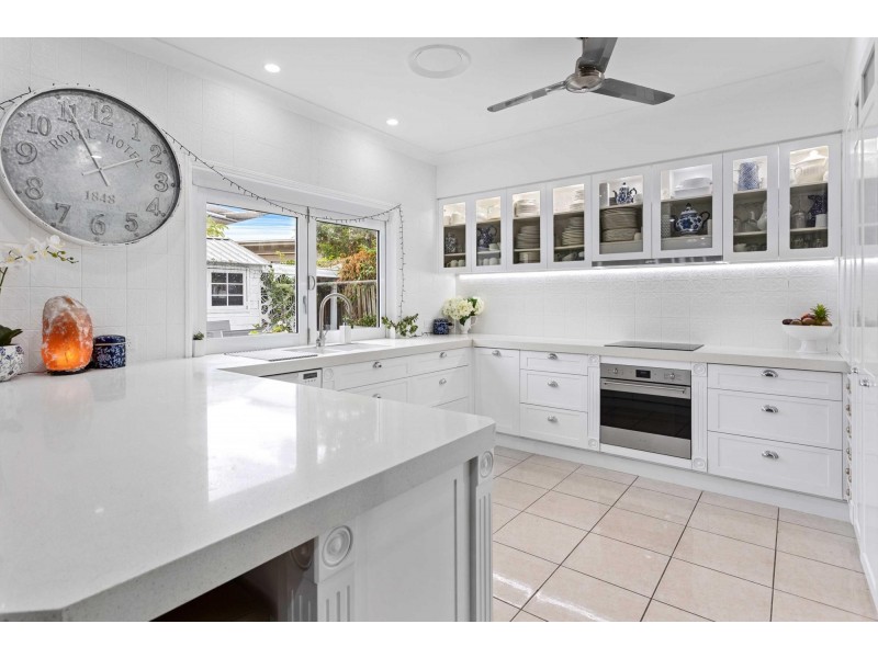 9 Meridien Avenue, Varsity Lakes QLD 4227