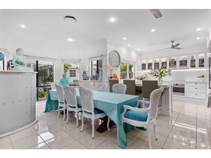 9 Meridien Avenue, Varsity Lakes QLD 4227