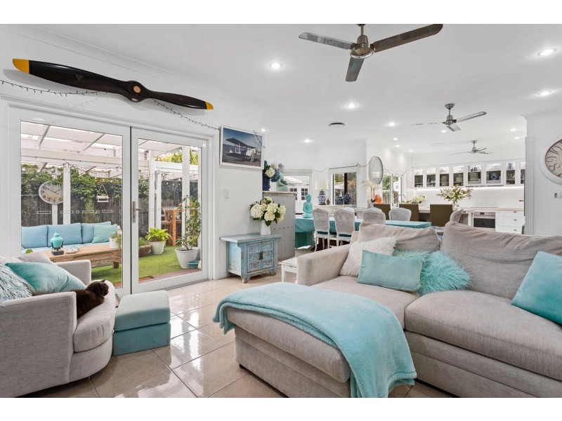 9 Meridien Avenue, Varsity Lakes QLD 4227