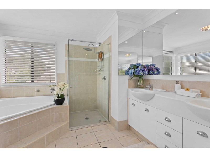 9 Meridien Avenue, Varsity Lakes QLD 4227