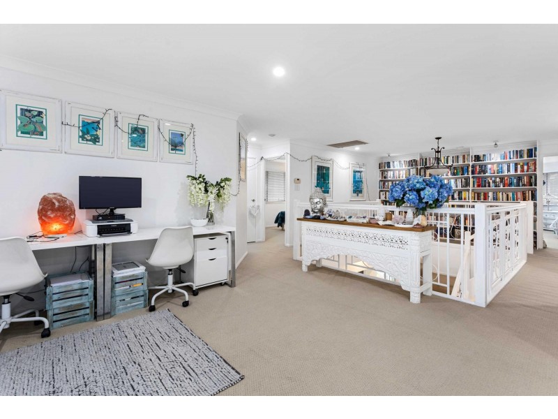 9 Meridien Avenue, Varsity Lakes QLD 4227