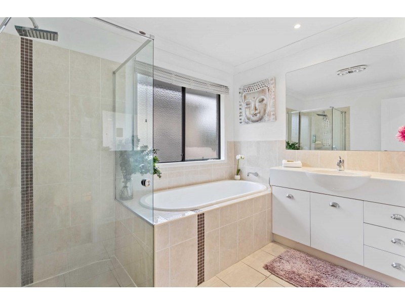 9 Meridien Avenue, Varsity Lakes QLD 4227