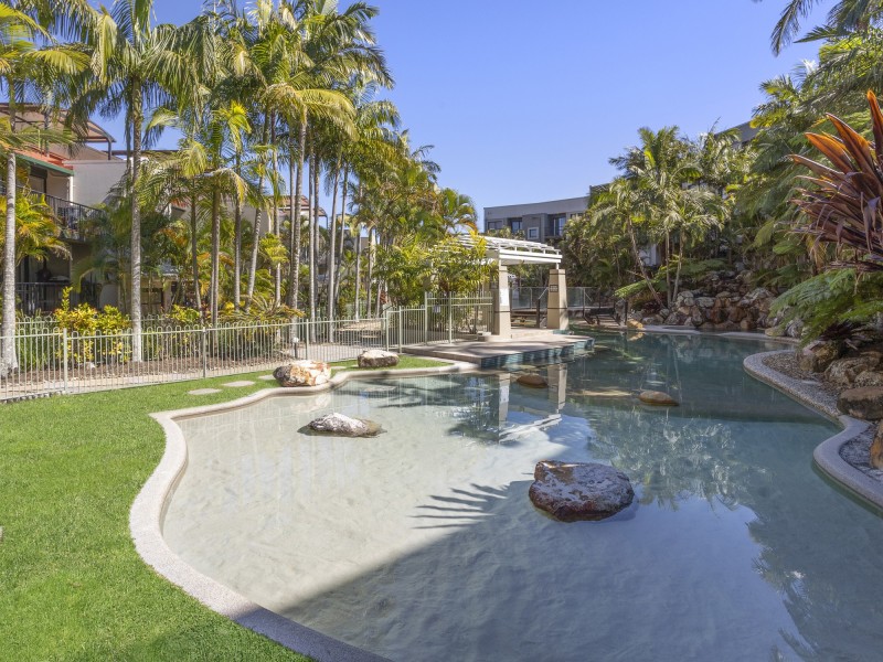 B13/1 Great Hall Drive, Miami QLD 4220