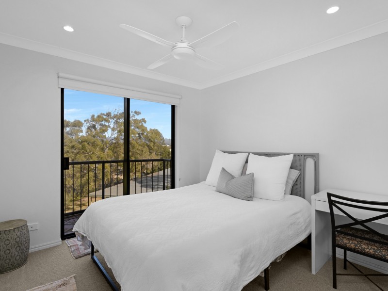 B13/1 Great Hall Drive, Miami QLD 4220