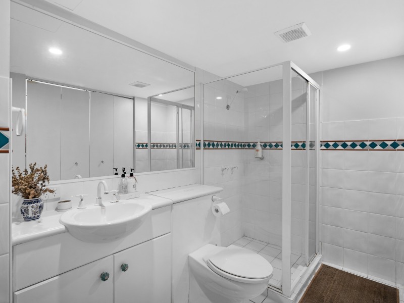 B13/1 Great Hall Drive, Miami QLD 4220