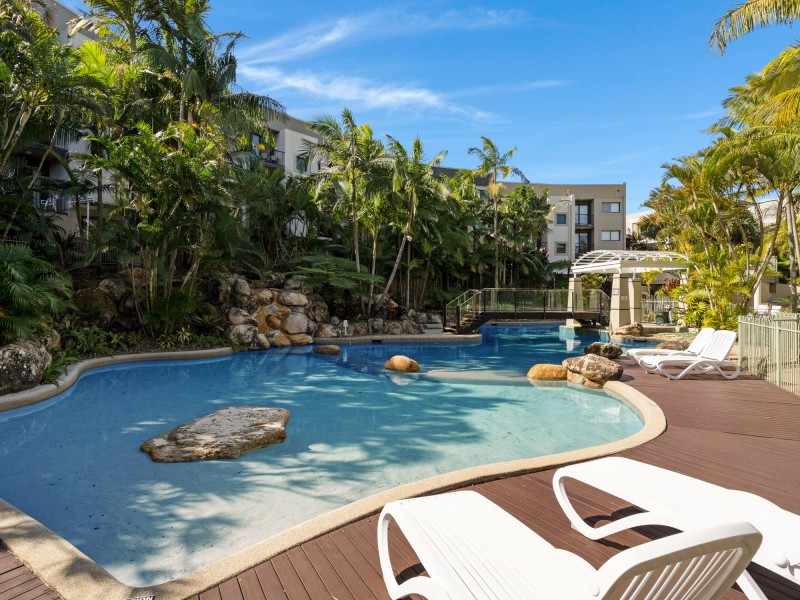 B13/1 Great Hall Drive, Miami QLD 4220