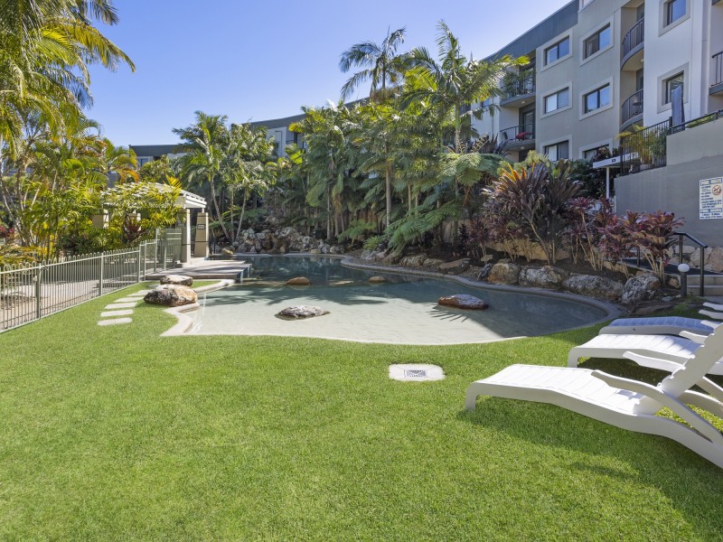 B13/1 Great Hall Drive, Miami QLD 4220