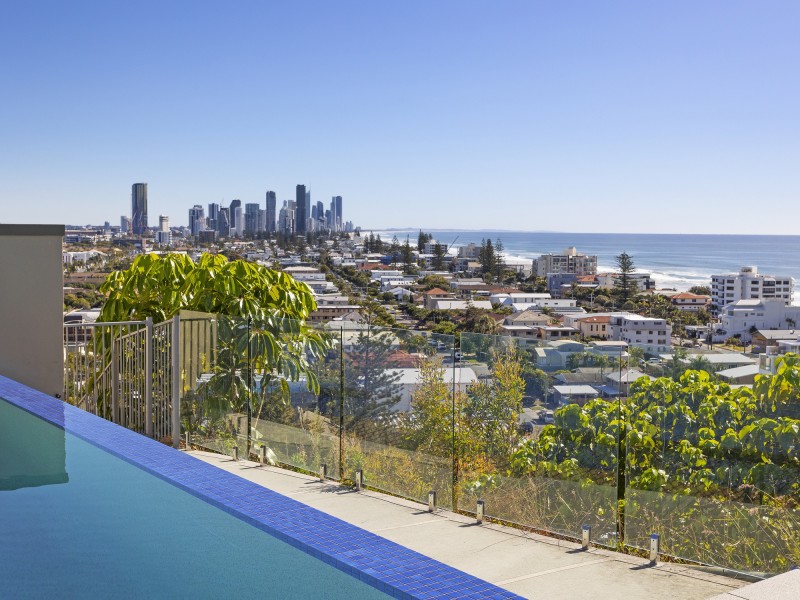 B13/1 Great Hall Drive, Miami QLD 4220