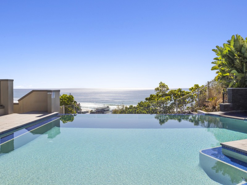 B13/1 Great Hall Drive, Miami QLD 4220