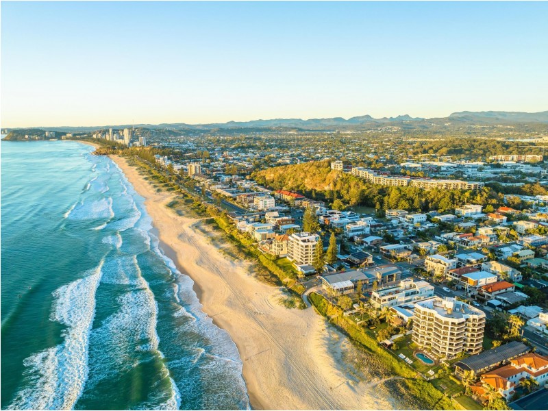 B13/1 Great Hall Drive, Miami QLD 4220