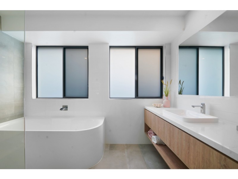 59 Cypress Drive, Broadbeach Waters QLD 4218