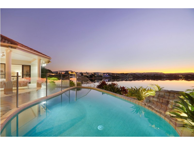 152 Sir Bruce Small Boulevard, Benowa Waters QLD 4217