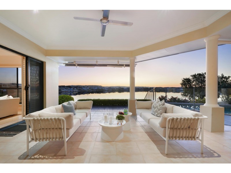 152 Sir Bruce Small Boulevard, Benowa Waters QLD 4217