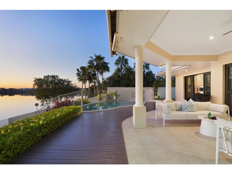 152 Sir Bruce Small Boulevard, Benowa Waters QLD 4217