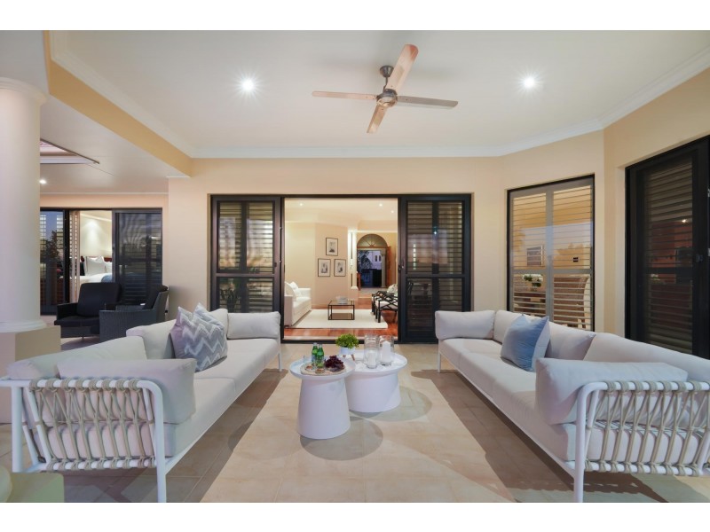 152 Sir Bruce Small Boulevard, Benowa Waters QLD 4217