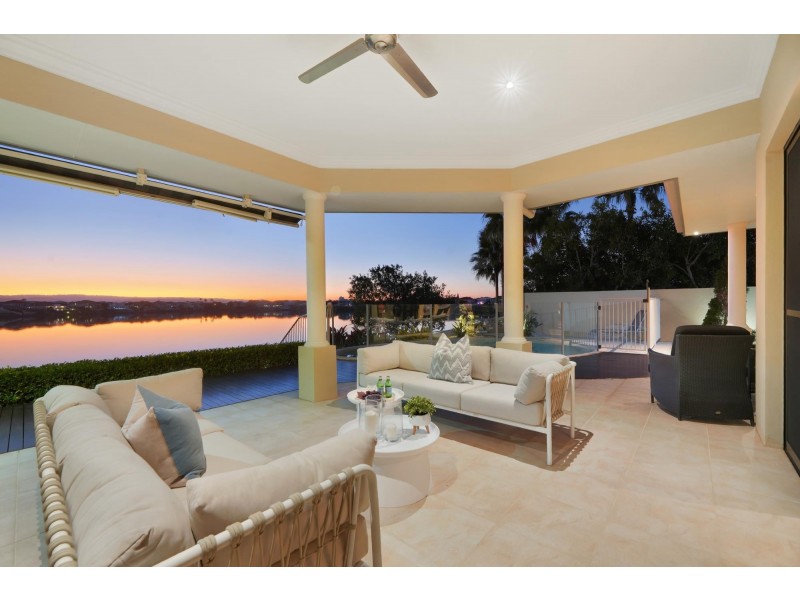 152 Sir Bruce Small Boulevard, Benowa Waters QLD 4217