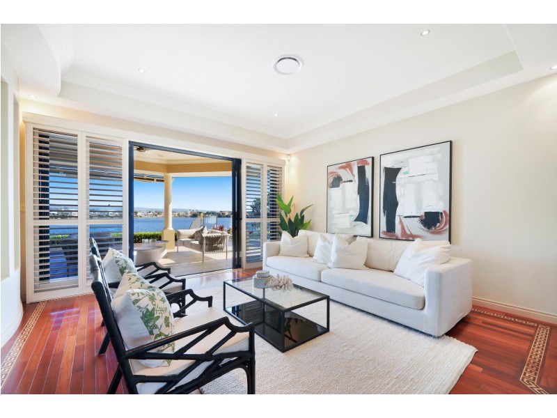 152 Sir Bruce Small Boulevard, Benowa Waters QLD 4217