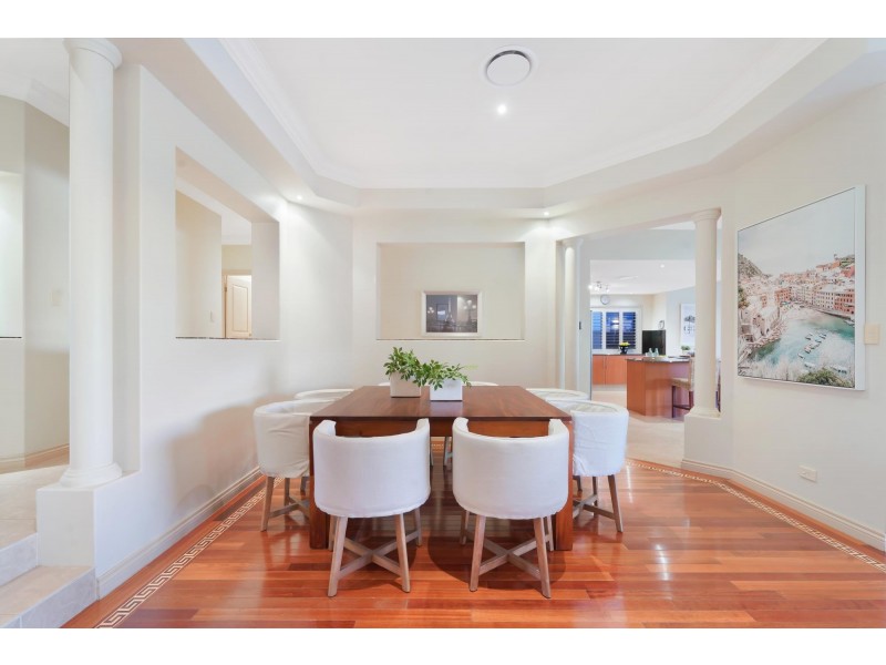 152 Sir Bruce Small Boulevard, Benowa Waters QLD 4217