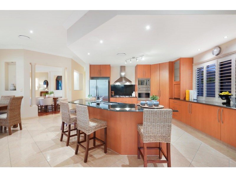 152 Sir Bruce Small Boulevard, Benowa Waters QLD 4217