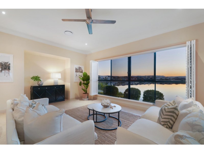 152 Sir Bruce Small Boulevard, Benowa Waters QLD 4217