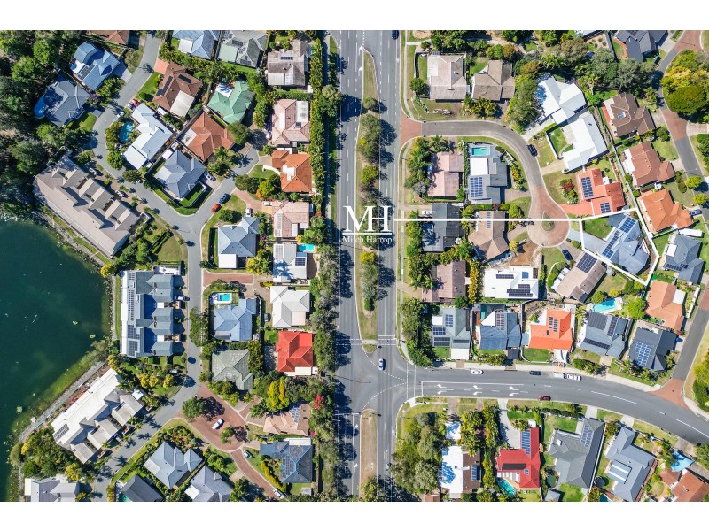 12 Bellbrook Close, Robina QLD 4226