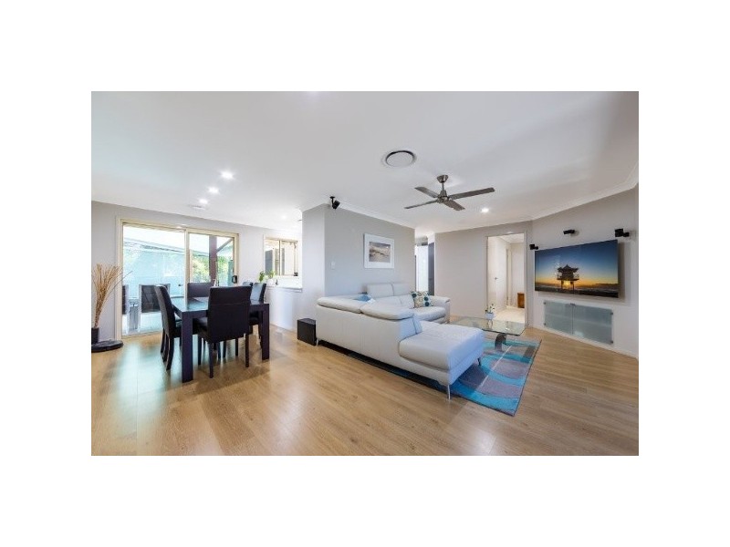 8 Soma Court, Mudgeeraba QLD 4213