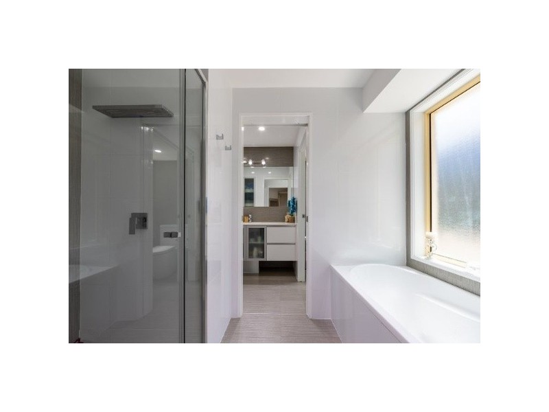 8 Soma Court, Mudgeeraba QLD 4213