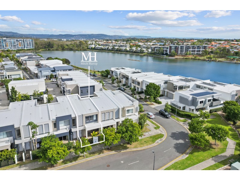9/2 Emily Way, Varsity Lakes QLD 4227