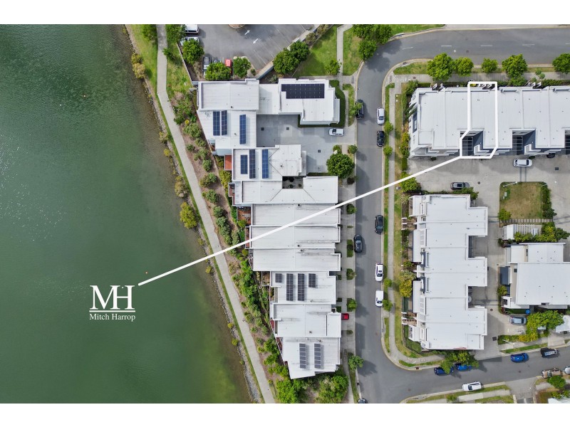 9/2 Emily Way, Varsity Lakes QLD 4227