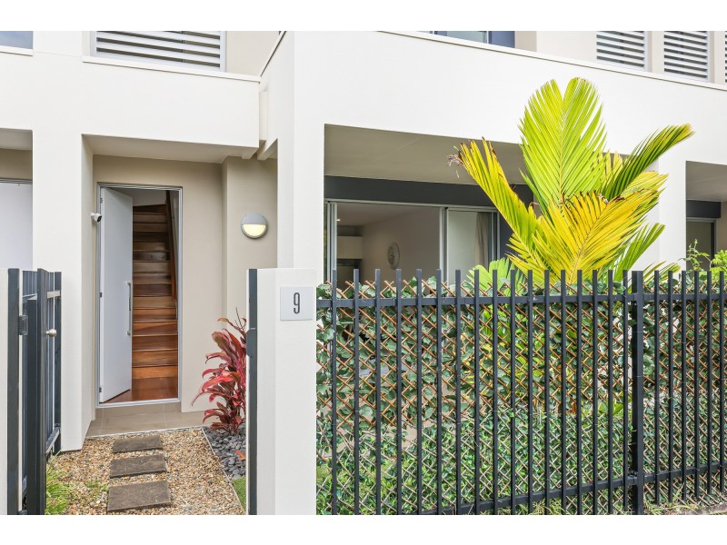 9/2 Emily Way, Varsity Lakes QLD 4227